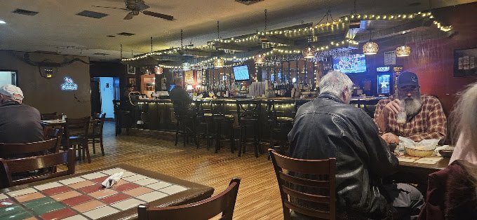 Licano's bar and dining room